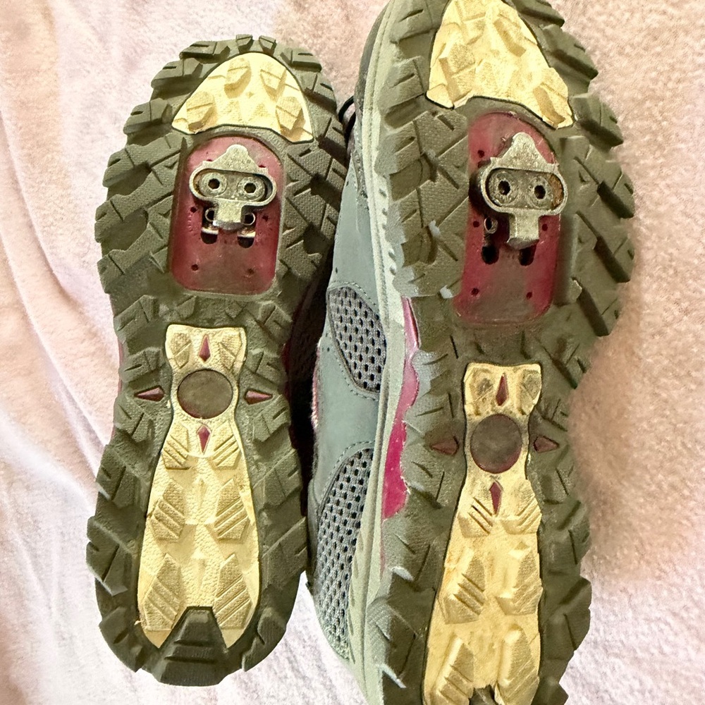 Women’s Pearl Izumi Clip In Bike Shoes - Picture 3 of 3